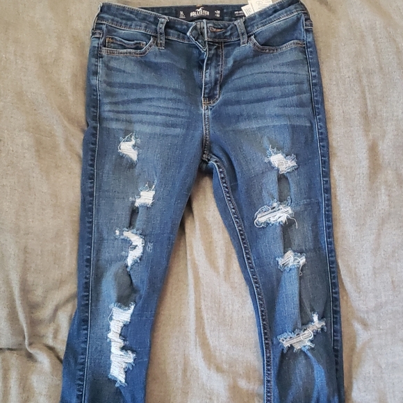 🌸2/$40🌸 Hollister jeans size3L - Picture 2 of 4
